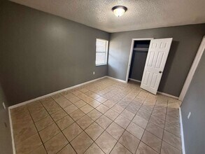 2570-2572 Chestnut Woods Dr in Lakeland, FL - Building Photo - Building Photo