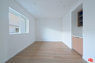 14606 Sylvan St in Los Angeles, CA - Building Photo - Building Photo