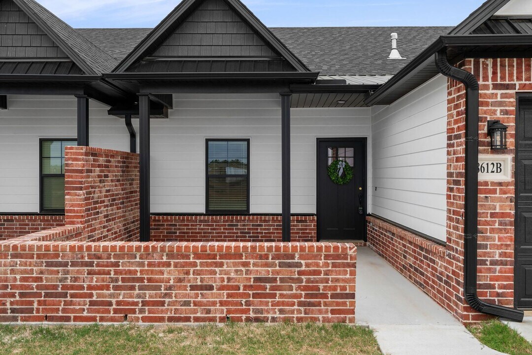 10024 Talavera Trl in Fort Smith, AR - Building Photo