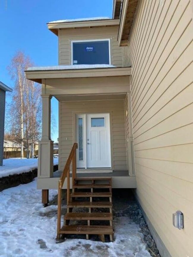 8217 Mentra St in Anchorage, AK - Building Photo - Building Photo