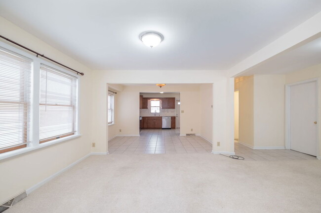 3609 N Murray Ave in Shorewood, WI - Building Photo - Building Photo