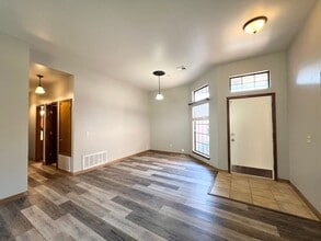 1700 Victoria Pl in Edmond, OK - Building Photo - Building Photo