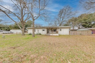 2201 Alliance St in Waller, TX - Building Photo - Building Photo