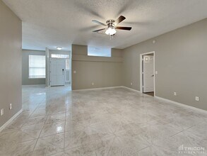 8911 Country Bend Cir N in Jacksonville, FL - Building Photo - Building Photo