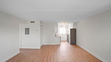 1100 E Caroline St in Tavares, FL - Building Photo - Building Photo