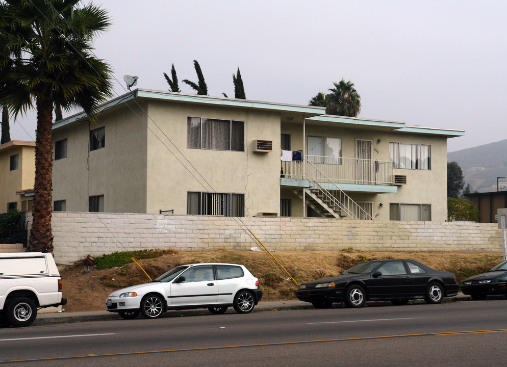 1106 Jamacha Ln in Spring Valley, CA - Foto de edificio