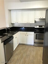 8255 Ibis Club Dr in Naples, FL - Building Photo