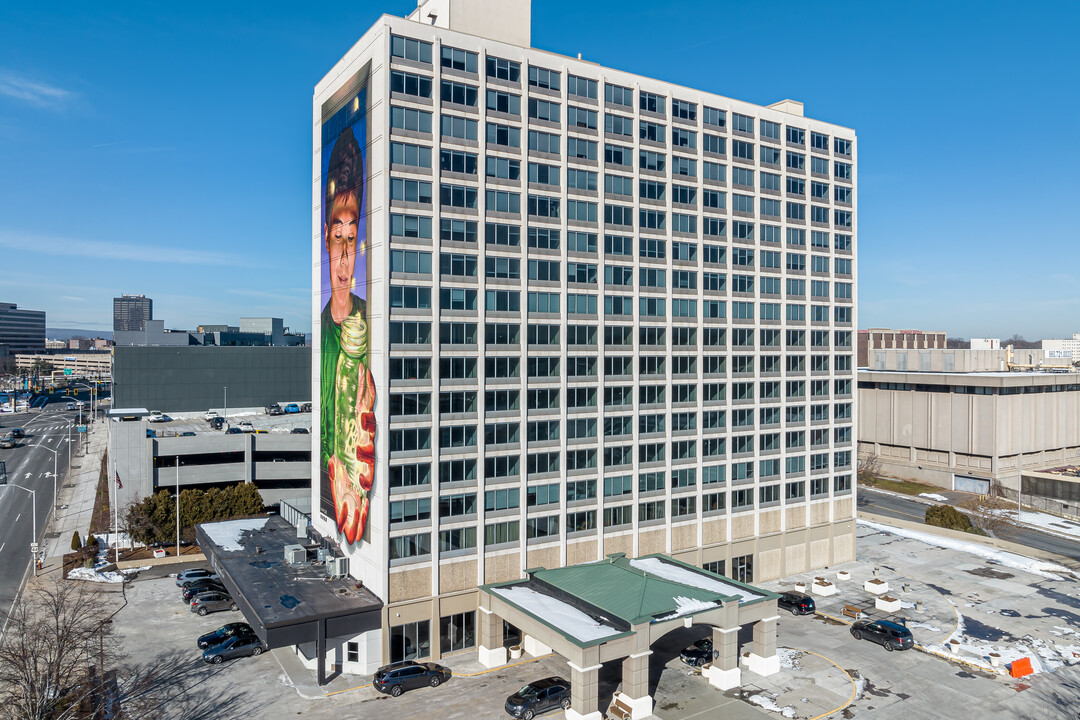 The Millennium in Hartford, CT - Foto de edificio