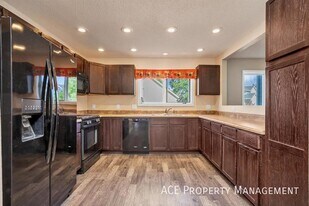 1227 Clover Ridge Dr in Rapid City, SD - Building Photo