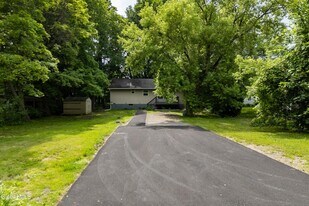 99 1/2 Walworth St in Saratoga Springs, NY - Building Photo