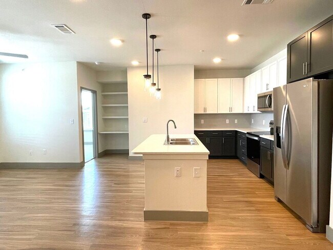 705 E Olympic Dr in Pflugerville, TX - Foto de edificio - Building Photo