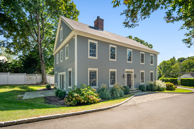 102 Mansfield Ave in Darien, CT - Building Photo - Building Photo