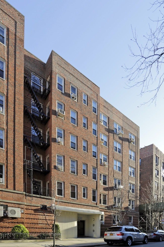 Traymore Apartments in Forest Hills, NY - Building Photo - Building Photo