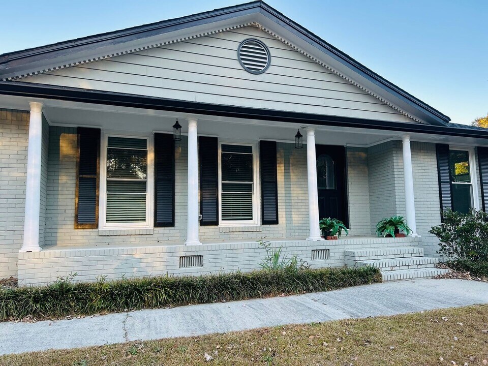 2664 Abington Dr SW in Snellville, GA - Building Photo