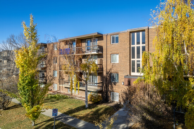 Crescent Heights Apartments in Calgary, AB - Building Photo - Building Photo