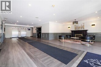 255 Keats Way in Waterloo, ON - Building Photo - Building Photo