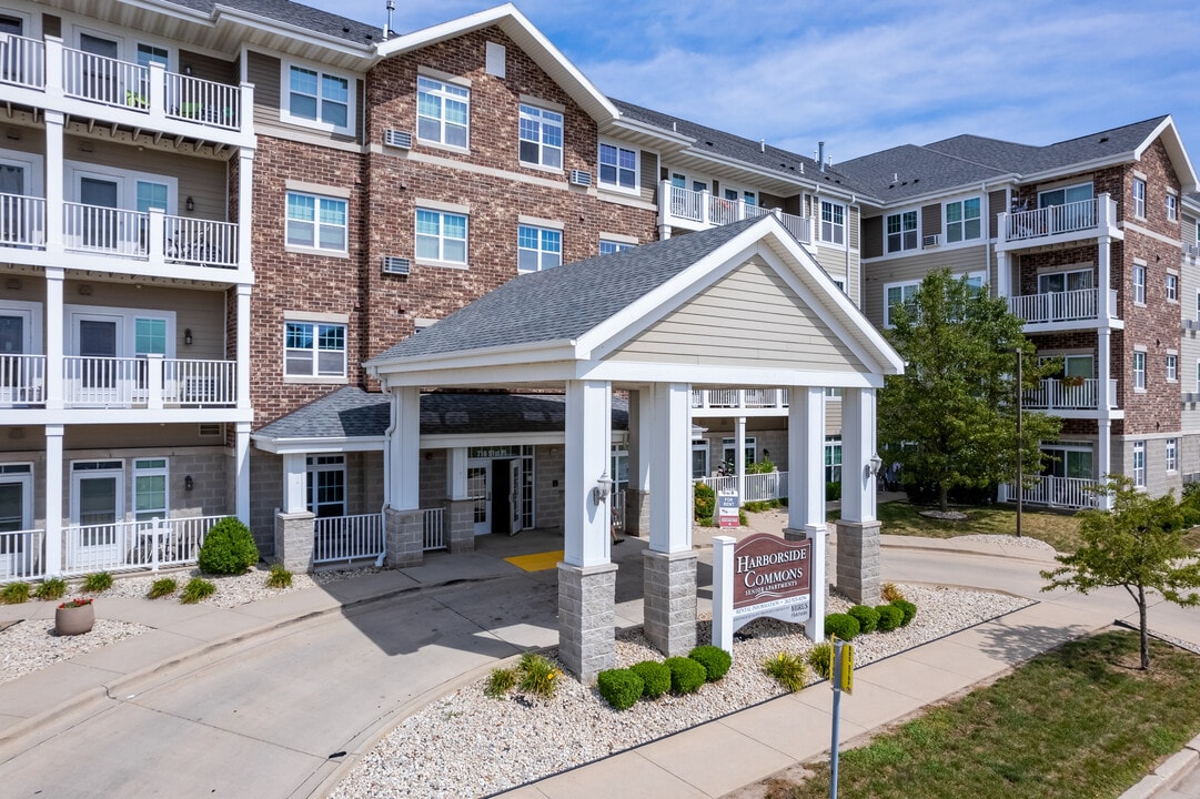 Harborside Commons in Kenosha, WI - Foto de edificio