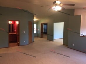 423 E Avery Rd in Chehalis, WA - Building Photo - Building Photo