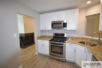 49 Farnham Square in Sayreville, NJ - Building Photo - Building Photo