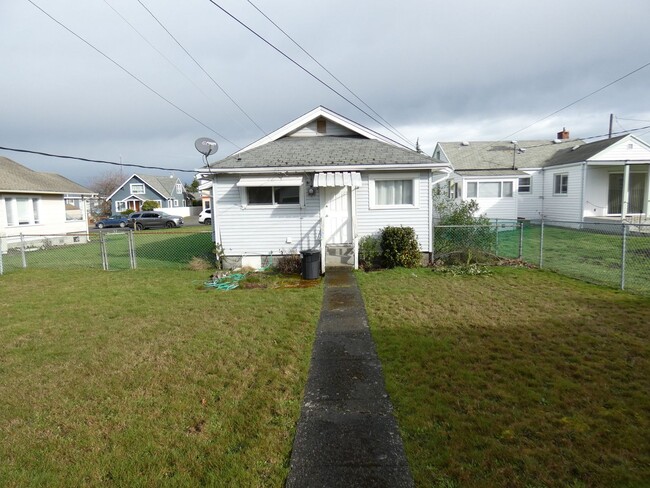 324 E 6th St in Port Angeles, WA - Building Photo - Building Photo