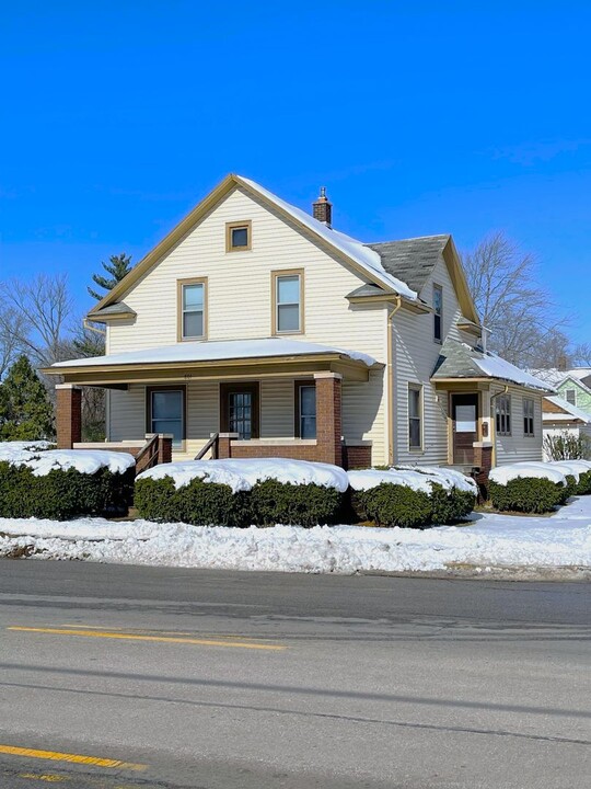 801 W Lincoln Ave in Goshen, IN - Building Photo