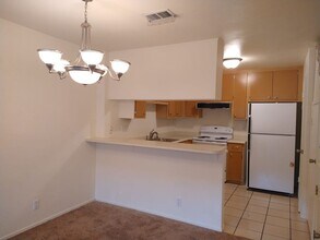 3122 Woods Cir in Davis, CA - Building Photo - Building Photo