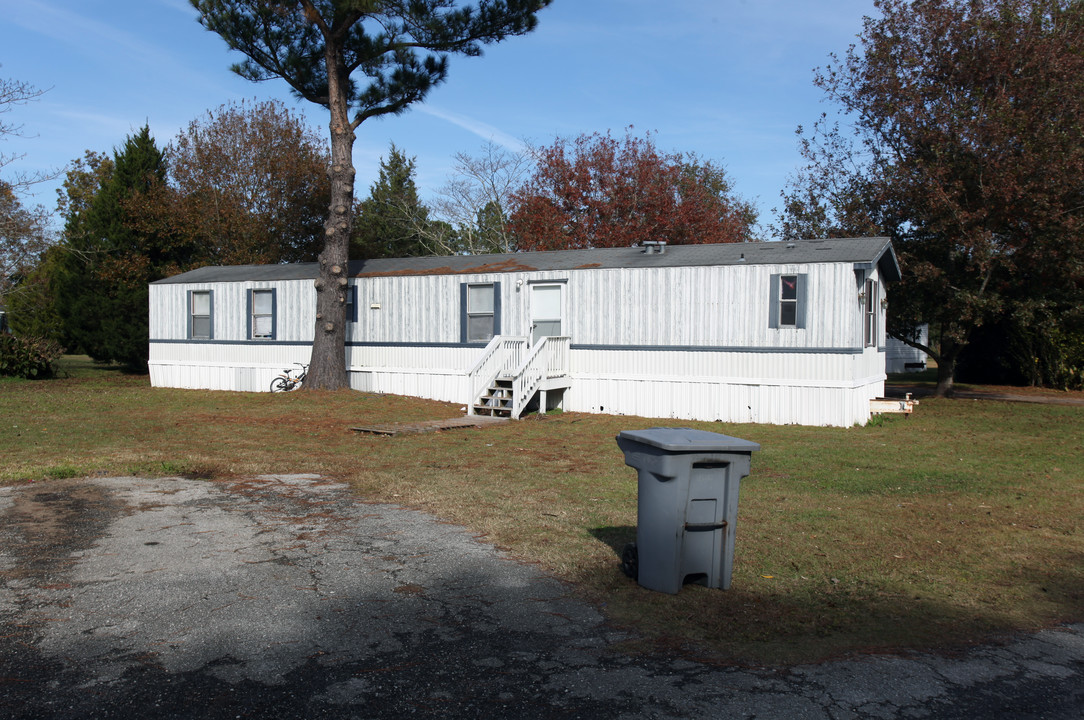 Interstate Mobile Home Park in Rocky Point, NC - Building Photo