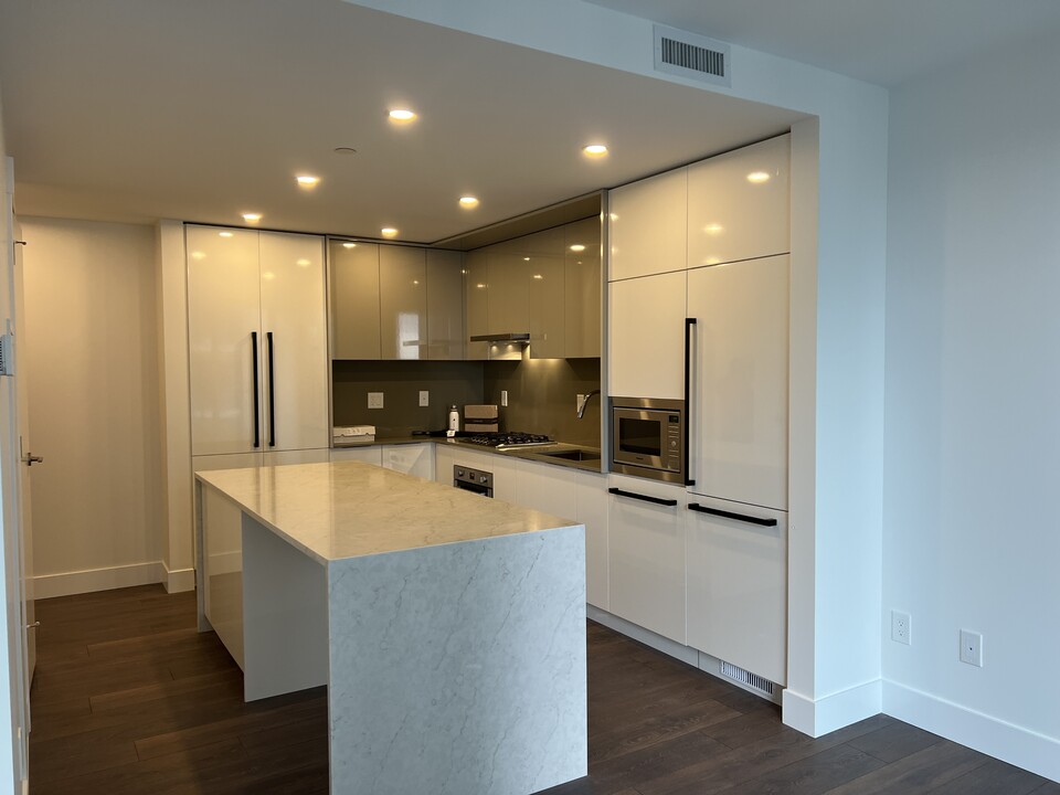 4711 Hazel St in Burnaby, BC - Building Photo