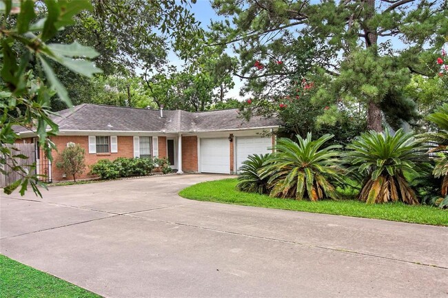 property at 1915 E Allegro St