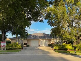 3633 Country Club Blvd, Unit 2 - Left Side in Cape Coral, FL - Building Photo