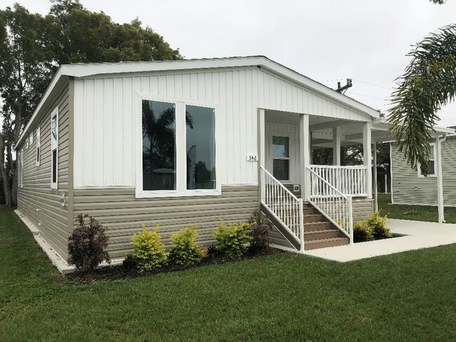 346 Eland Dr in North Fort Myers, FL - Building Photo - Building Photo