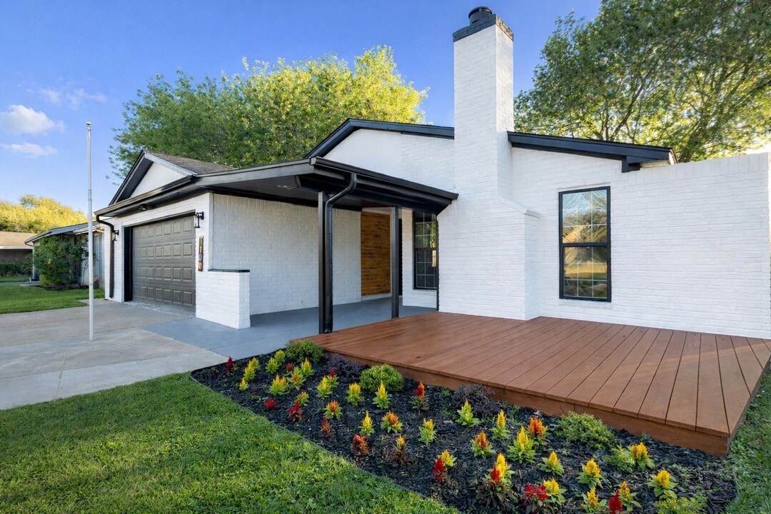 1102 Ashdale Dr in Sugar Land, TX - Building Photo