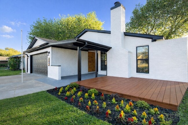 property at 1102 Ashdale Dr