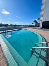 5838 Collins Ave, Unit 14D in Miami Beach, FL - Foto de edificio - Building Photo