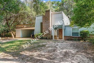 2037 Lewis Turner Blvd in Fort Walton Beach, FL - Building Photo