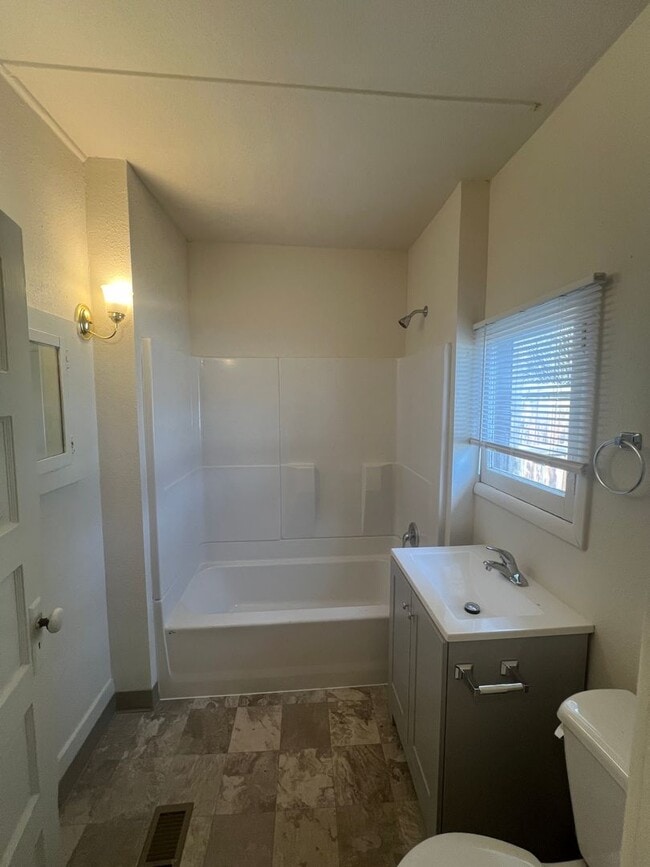 217 S 18th Ave in Yakima, WA - Building Photo - Building Photo