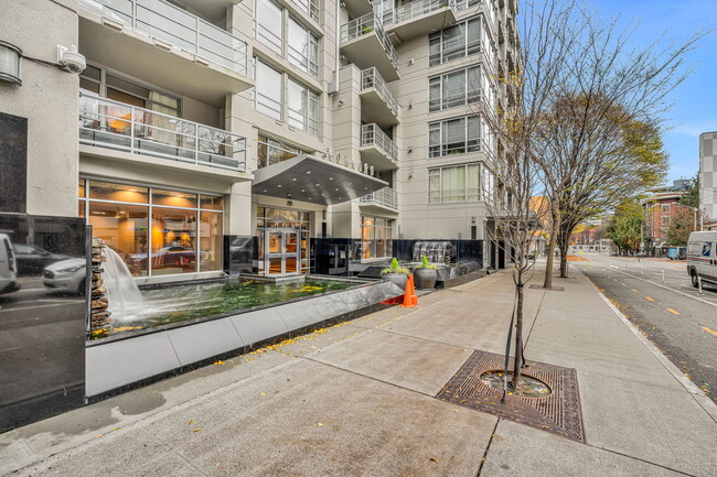 2929 1st Ave, Unit apt 304 in Seattle, WA - Foto de edificio - Building Photo