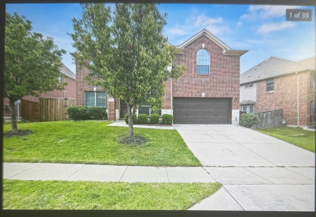 438 Bristol St in Roanoke, TX - Building Photo