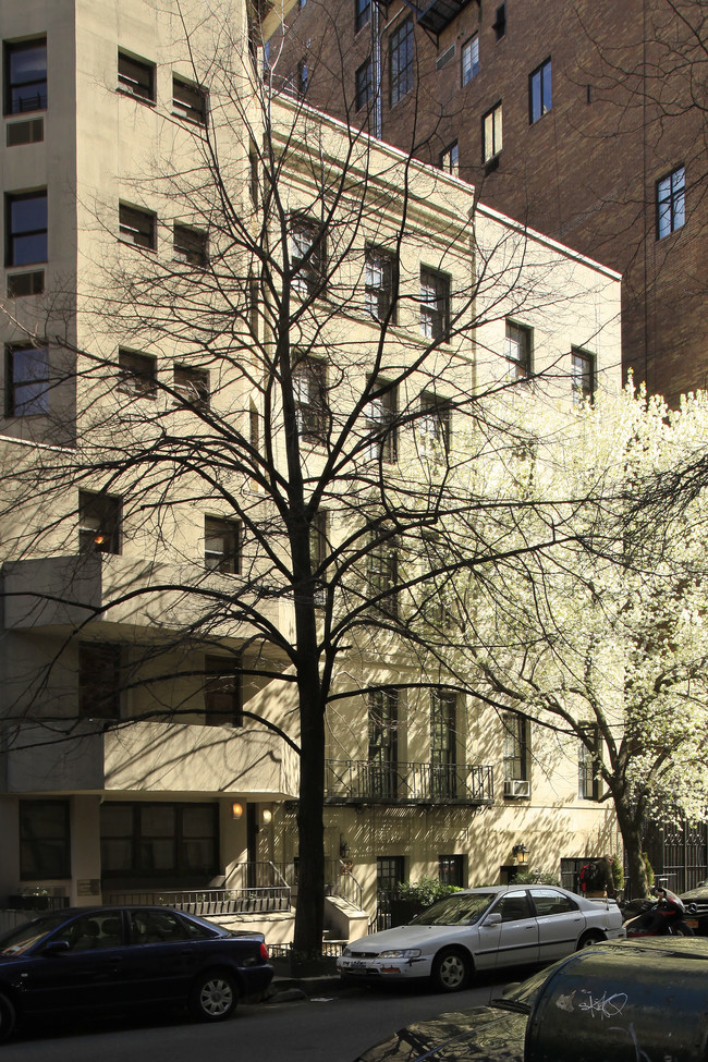 59 E 75th St in New York, NY - Building Photo - Building Photo