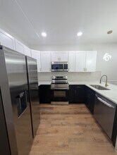 6017 Vine St in Philadelphia, PA - Foto de edificio - Building Photo