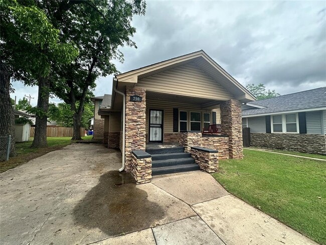 750 Jenkins Ave in Norman, OK - Building Photo - Building Photo