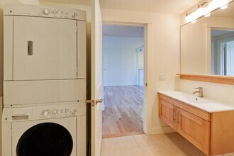 51 New St, Unit 201 in Cambridge, MA - Building Photo - Building Photo
