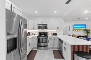 719 NE 36th St in Oakland Park, FL - Building Photo