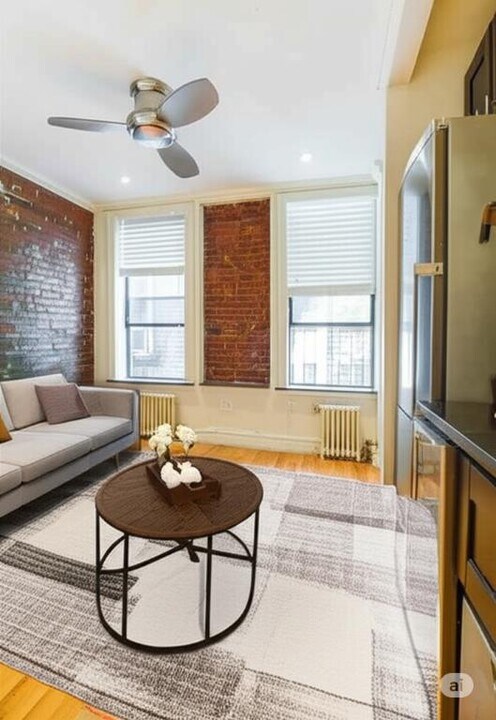 221 Mott St in New York, NY - Building Photo