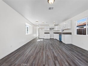 6 S Owens St in Bakersfield, CA - Building Photo - Building Photo