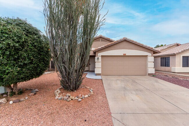 2233 E 36th Ave in Apache Junction, AZ - Building Photo - Building Photo