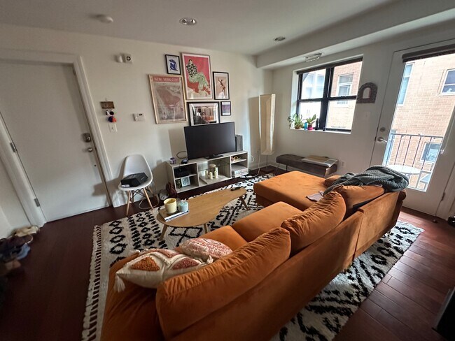 1354 Euclid St NW, Unit 301A in Washington, DC - Building Photo - Building Photo