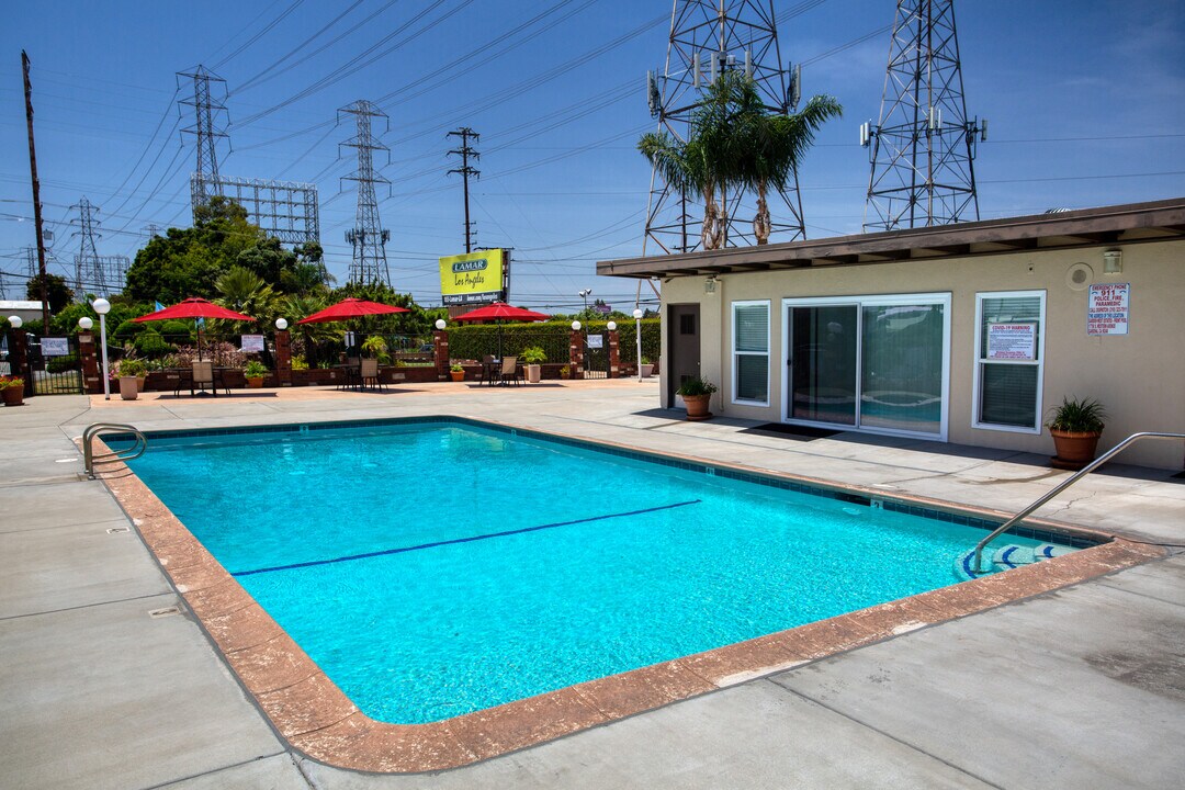Garden West Estates (55+ Senior) in Gardena, CA - Foto de edificio