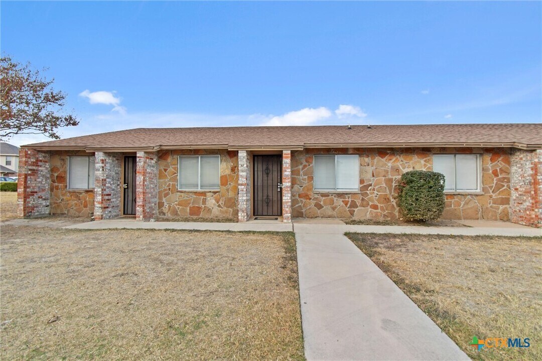 1215 Wales Dr in Killeen, TX - Building Photo