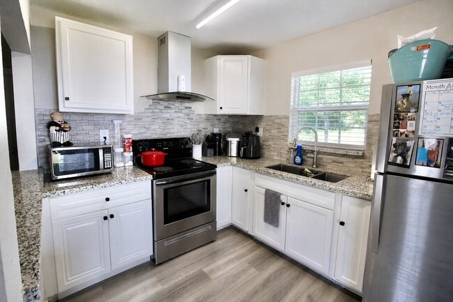 property at 1422 Papendorf Ln